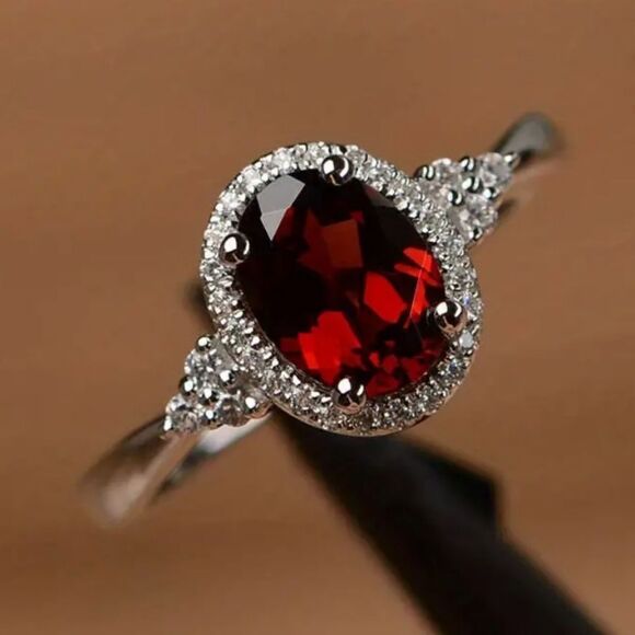 New red cubic zirconia fashion ring - Picture 1 of 5